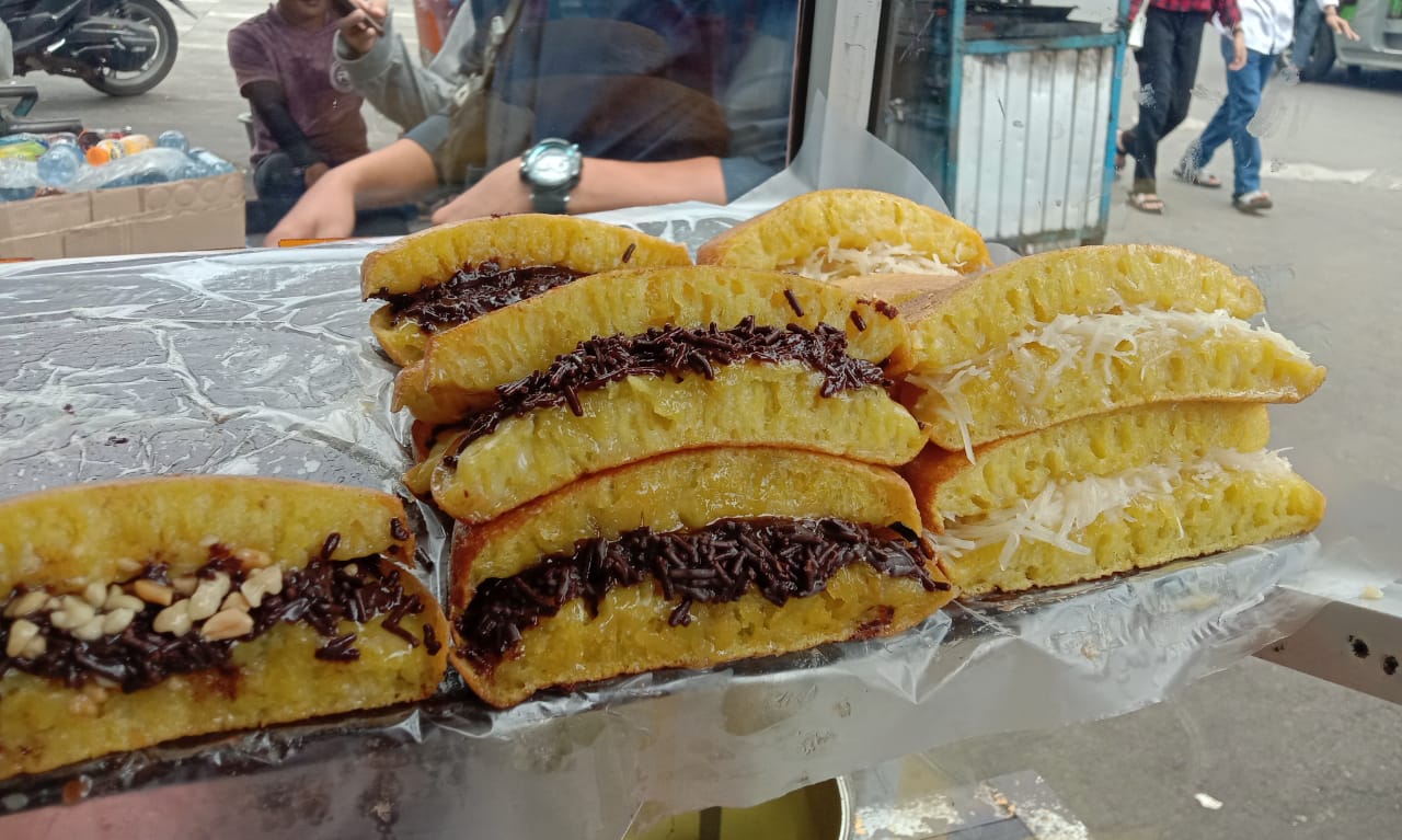 Martabak Hijaz 99: Rasa yang Menggoda di Jantung Cilacap